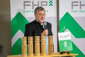 170 2022 11 fhp holzgespraeche